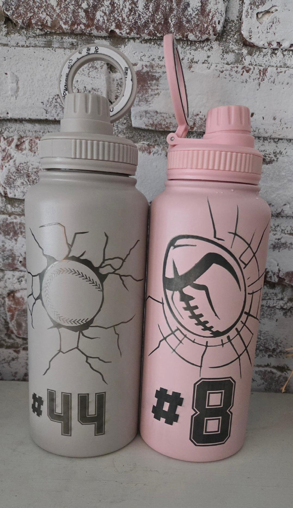 32 0Z SPORTS BOTTLE WITH MAGNETIC PHONE HOLDER LID